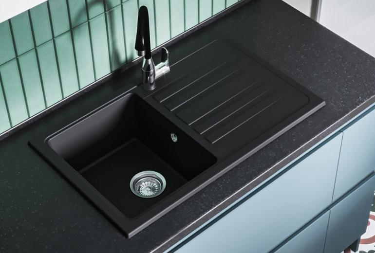 Versal črno s sifonom